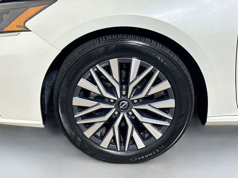 Used 2025 Nissan Altima 2.5 SV FWD image 27