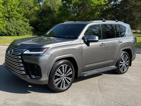 Used 2023 Lexus LX 600 4WD w/ Accessory Package (Z1) image 2