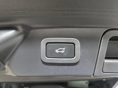 Used 2019 Land Rover Range Rover Velar S AWD/4WD image 46