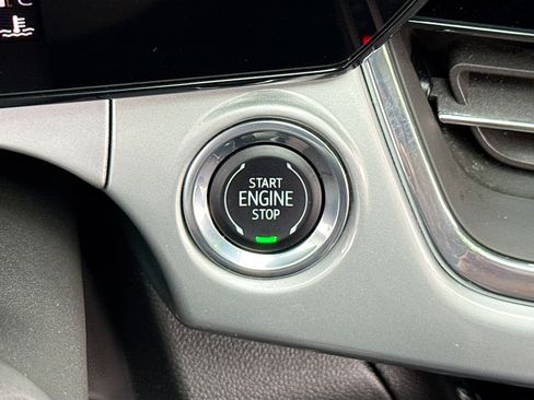 Used 2025 Chevrolet Trax LT w/ LT Convenience Package FWD image 9