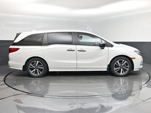 Used 2021 Honda Odyssey Touring image 2