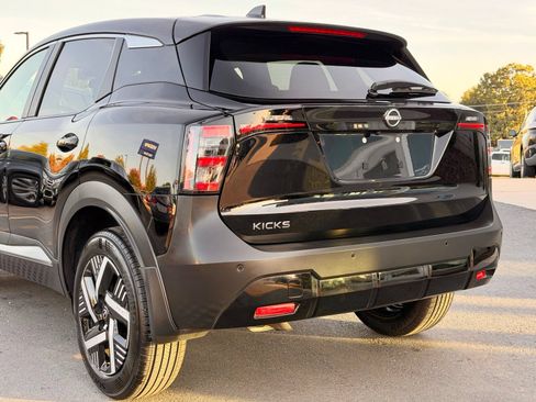 Used 2025 Nissan Kicks SV FWD image 6
