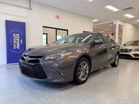 Used 2015 Toyota Camry SE FWD image 4