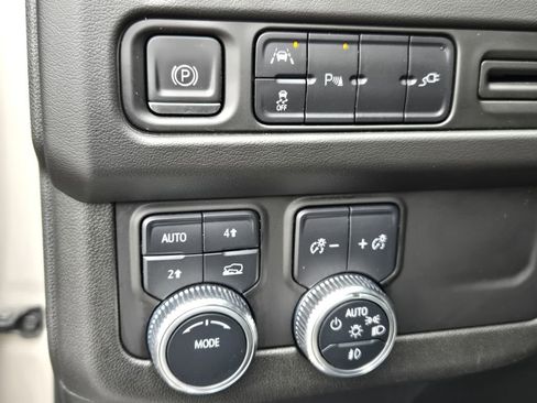 Used 2021 GMC Yukon SLT w/ SLT Luxury Package image 21