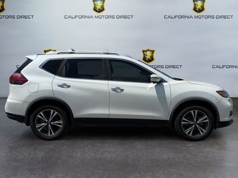 Used 2020 Nissan Rogue SV w/ Premium Package FWD image 4
