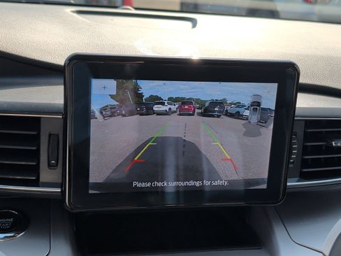 Used 2022 Ford Explorer XLT w/ Equipment Group 202A AWD/4WD image 31