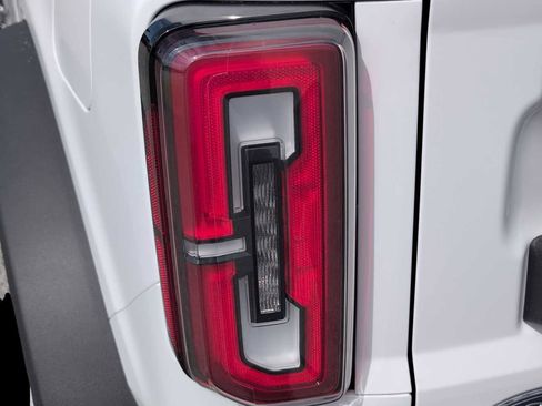 New 2025 Ford Bronco Badlands image 16