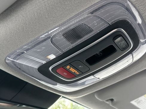 Used 2025 Hyundai Elantra Limited image 22