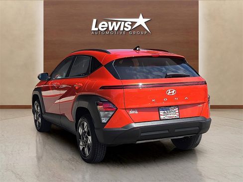 Used 2025 Hyundai Kona SEL image 4