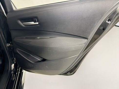 Used 2021 Toyota Corolla LE FWD image 28