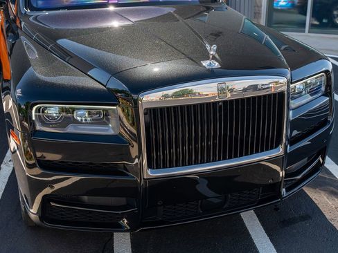 Used 2022 Rolls-Royce Cullinan w/ Technology Package AWD/4WD image 5