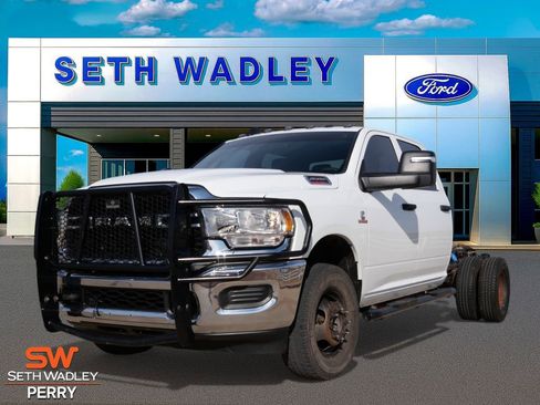 Used 2024 RAM 3500 Tradesman w/ Chrome Appearance Group image 6