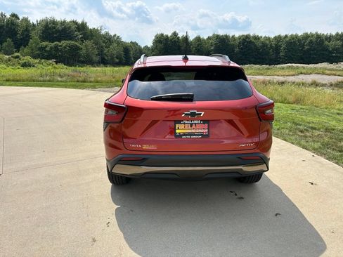 Used 2024 Chevrolet Trax ACTIV w/ Sunroof Package FWD image 8
