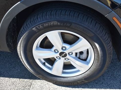 Certified 2023 Kia Sorento LX AWD/4WD image 12
