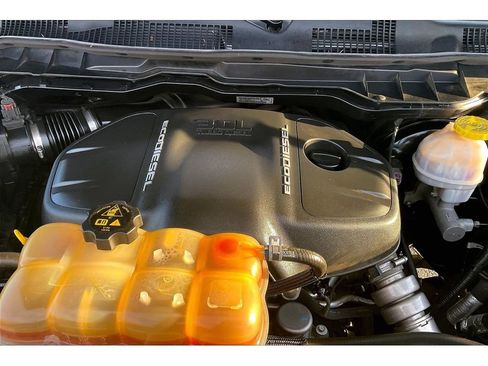 Used 2018 RAM 1500 Laramie image 31