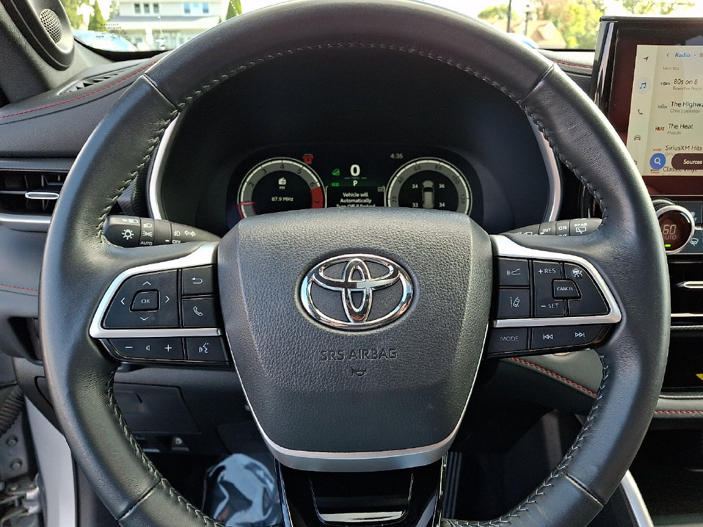 Used 2025 Toyota Highlander XSE AWD/4WD image 22