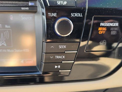 Used 2015 Toyota Corolla LE FWD image 23