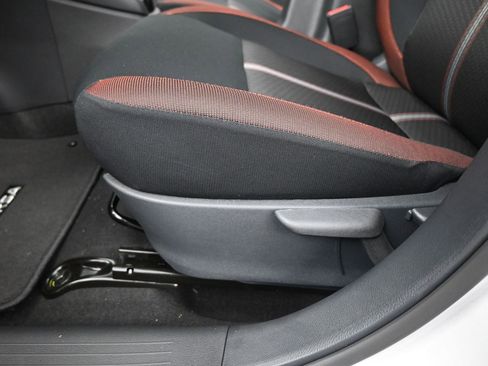 New 2025 Nissan Versa SR w/ Trunk Package image 10