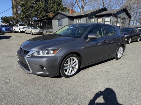 Used 2014 Lexus CT 200h image 2