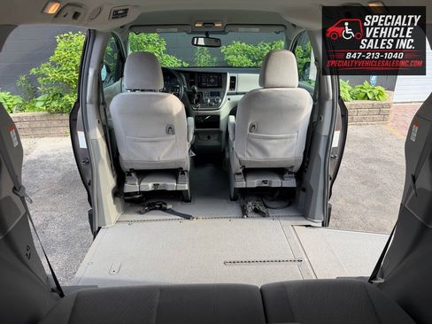 Used 2016 Toyota Sienna LE FWD image 22