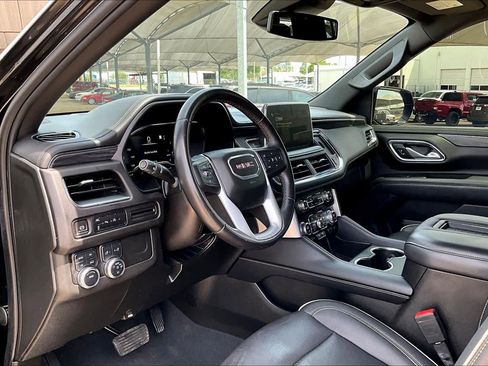 Used 2023 GMC Yukon XL SLT AWD/4WD image 17