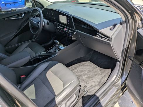 Certified 2024 Kia Niro EX FWD image 13