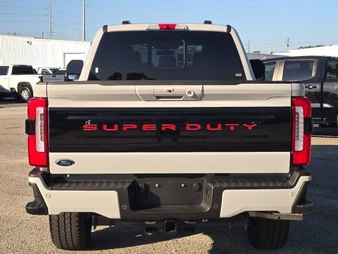 Used 2025 Ford F250 Platinum image 4