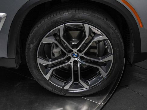 Used 2025 BMW X5 sDrive40i w/ Premium Package image 9