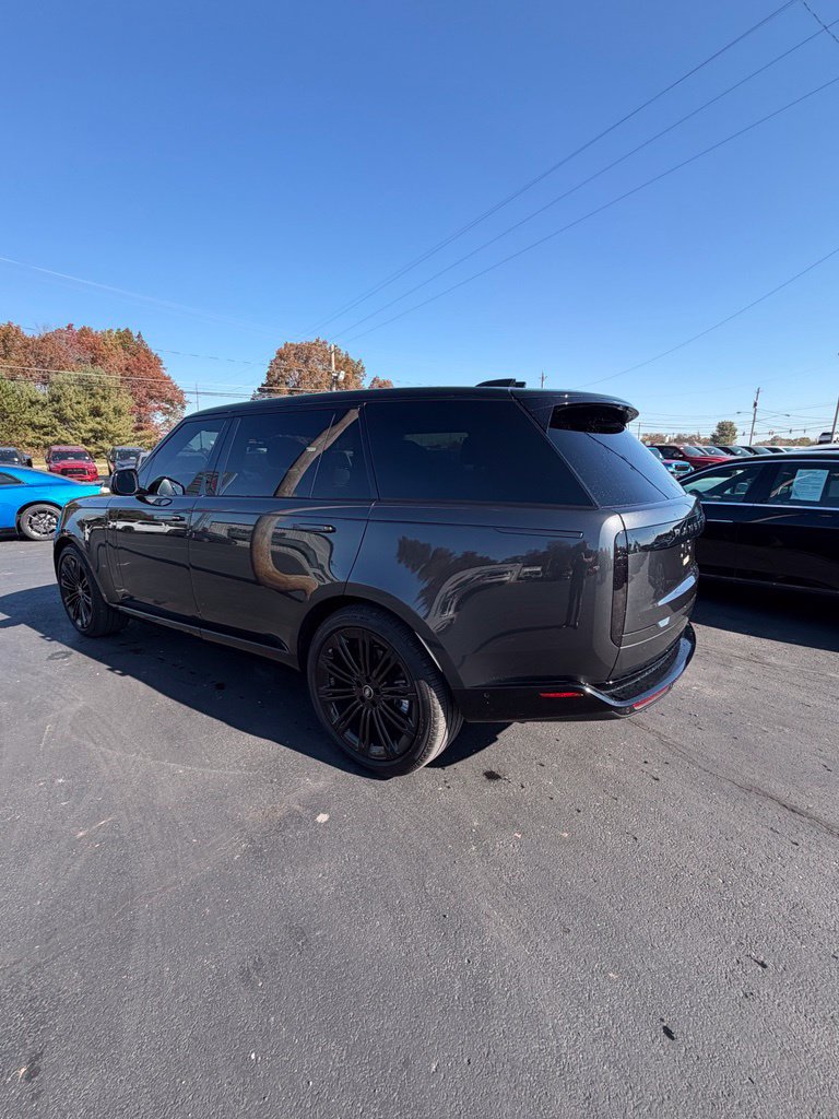 Used 2025 Land Rover Range Rover Long Wheelbase SE AWD/4WD image 3