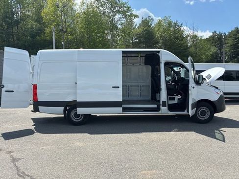 Used 2023 Mercedes-Benz Sprinter 2500 image 18