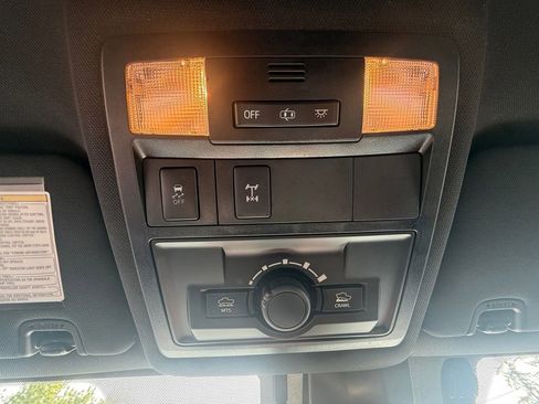 Used 2018 Toyota Tacoma TRD Off-Road w/ Technology Package AWD/4WD image 23