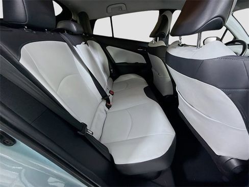 Certified 2022 Toyota Prius XLE image 24