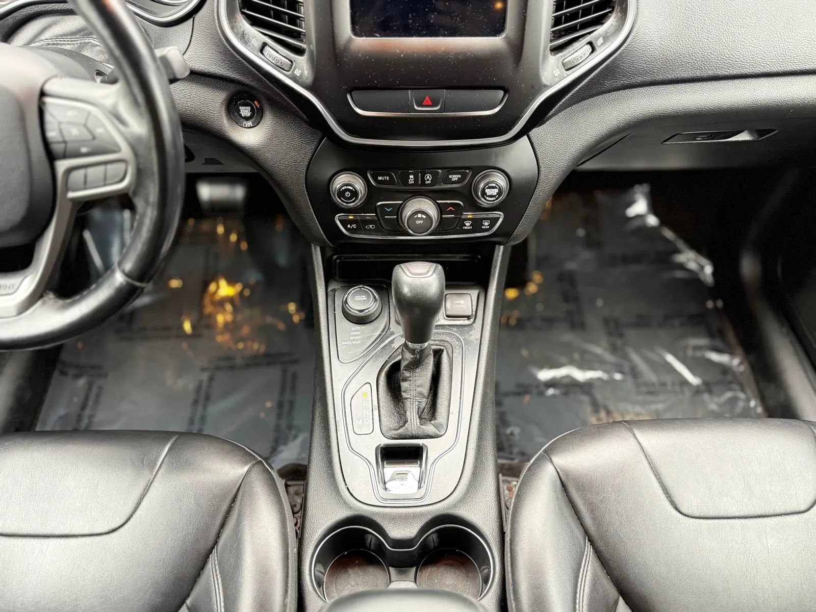 Used 2019 Jeep Cherokee Latitude Plus AWD/4WD image 14