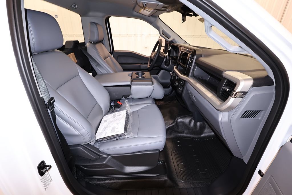 New 2026 Ford F550 4x4 Regular Cab Super Duty image 13