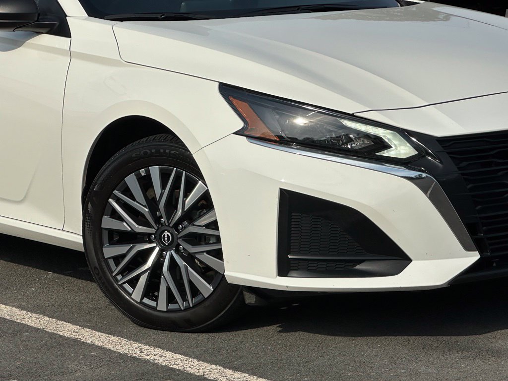 Used 2025 Nissan Altima 2.5 SV FWD image 35