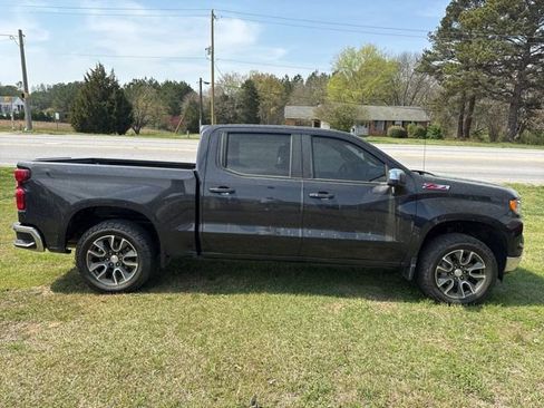 Used 2023 Chevrolet Silverado 1500 LT w/ Z71 Off-Road Package image 8
