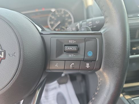 Used 2023 Nissan Rogue SV w/ SV Premium B Package FWD image 17
