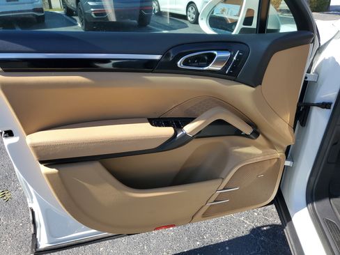 Used 2016 Porsche Cayenne image 21