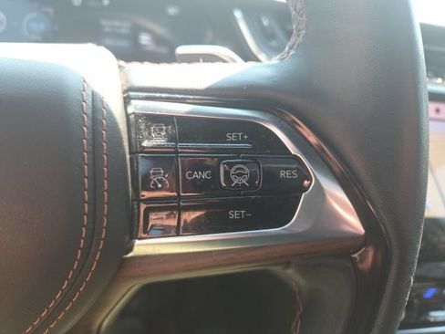 Used 2022 Jeep Grand Cherokee L Summit w/ Luxury Tech Group V AWD/4WD image 19