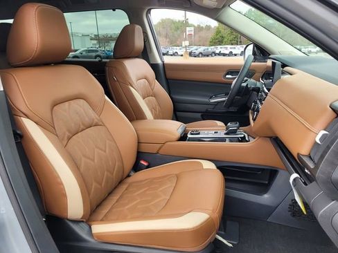 New 2026 Nissan Pathfinder Platinum AWD/4WD image 11