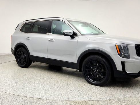 Used 2022 Kia Telluride EX w/ EX Premium Package image 3