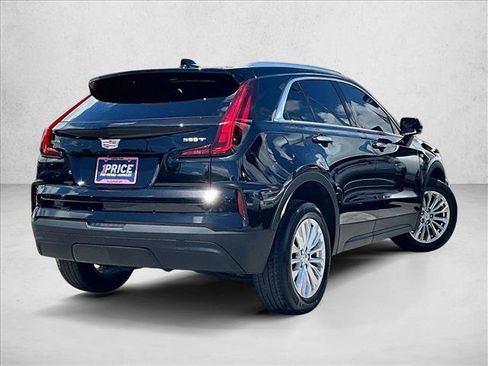 Used 2024 Cadillac XT4 Luxury w/ Cold Weather Package FWD image 2