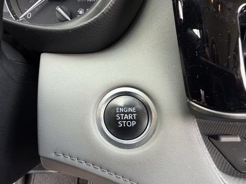 Used 2021 Toyota Highlander XLE AWD/4WD image 25