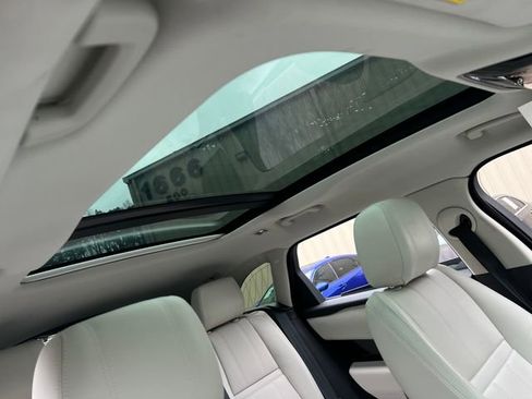 Used 2020 Land Rover Range Rover Velar R-Dynamic S image 38