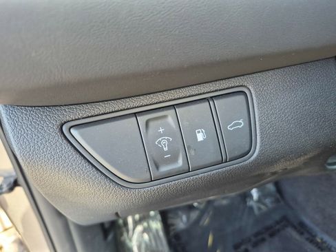 Used 2026 Genesis G70 2.5T image 11