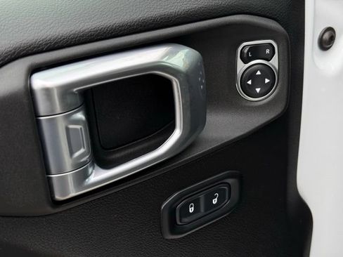 Used 2022 Jeep Gladiator Sport AWD/4WD image 13