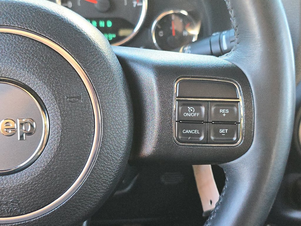 Used 2015 Jeep Wrangler Unlimited Sahara w/ Connectivity Group AWD/4WD image 24