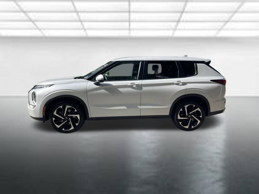 Used 2024 Mitsubishi Outlander SE FWD image 2