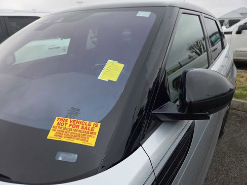 Used 2020 Land Rover Range Rover Evoque R-Dynamic SE image 11