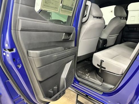 Certified 2025 Toyota Tacoma SR5 AWD/4WD image 17